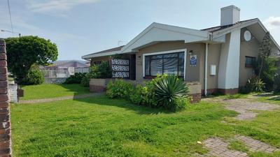 House For Sale in Grassy Park, Cape Town