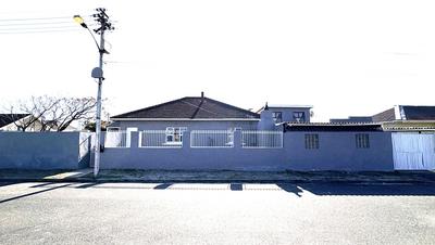 House For Sale in Southfield, Cape Town