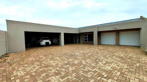 House For Sale in Bothasig, Milnerton