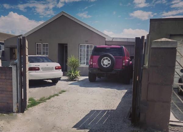 House For Sale in Colorado Park, Mitchells Plain