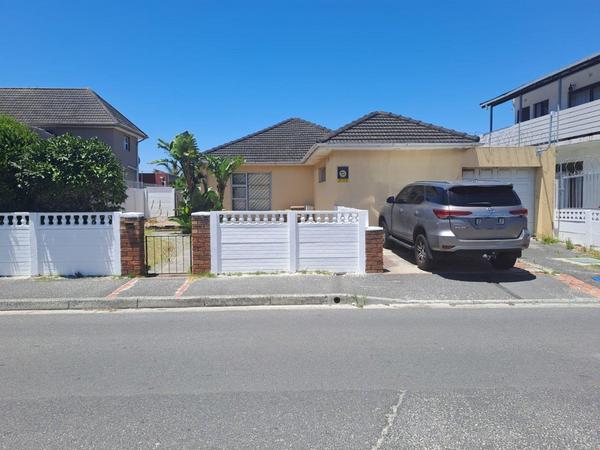 House For Sale in Fairways, Cape Town