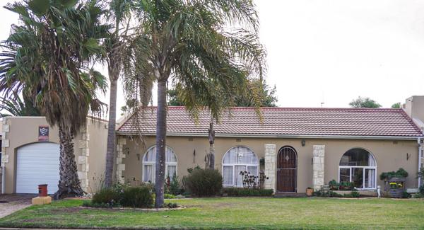 House For Sale in Bothasig, Milnerton