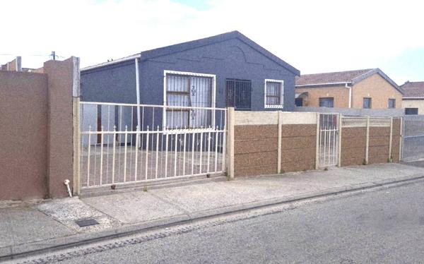 House For Sale in Bayview, Strandfontein